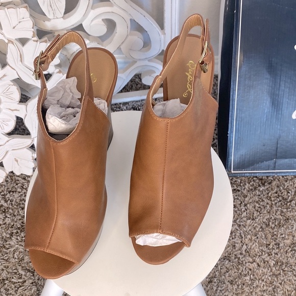 Qupid Leatherette Peep Toe Ankle Strap Wedge Booties BRAND NEW IN BOX! - Picture 7 of 14